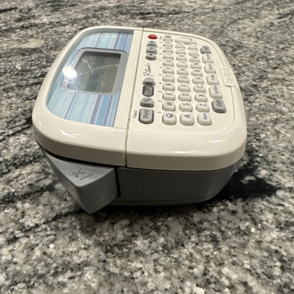 Brother P-Touch Electronic‎ Labeling System Model PT-90